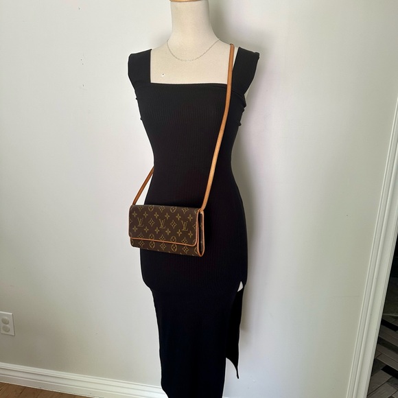 Reformation Dresses & Skirts - Reformation Fitted Black Dress